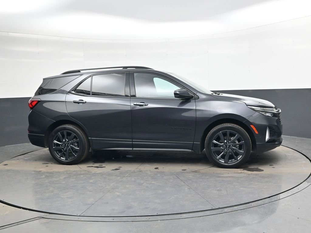 Used 2023 Chevrolet Equinox RS image 3