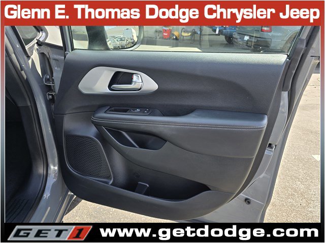 Certified 2023 Chrysler Pacifica Touring-L w/ S Appearance Package image 36