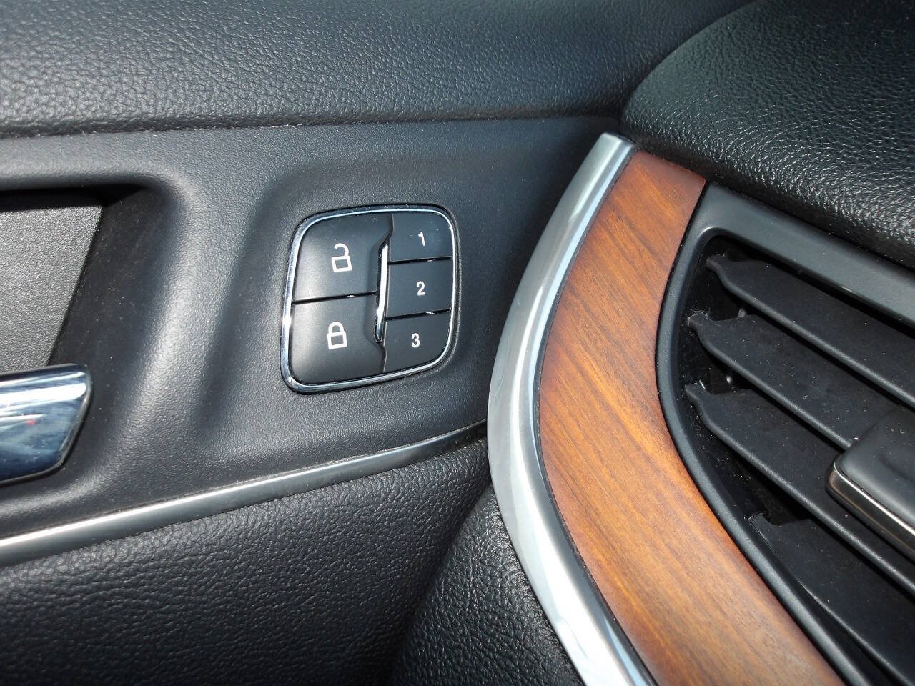 Used 2019 Lincoln MKC Reserve w/ MKC Climate Package FWD image 24