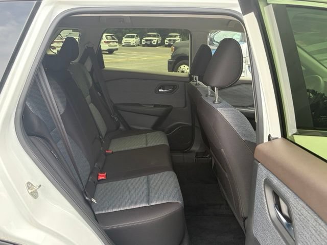 Used 2023 Nissan Rogue SV AWD/4WD image 29