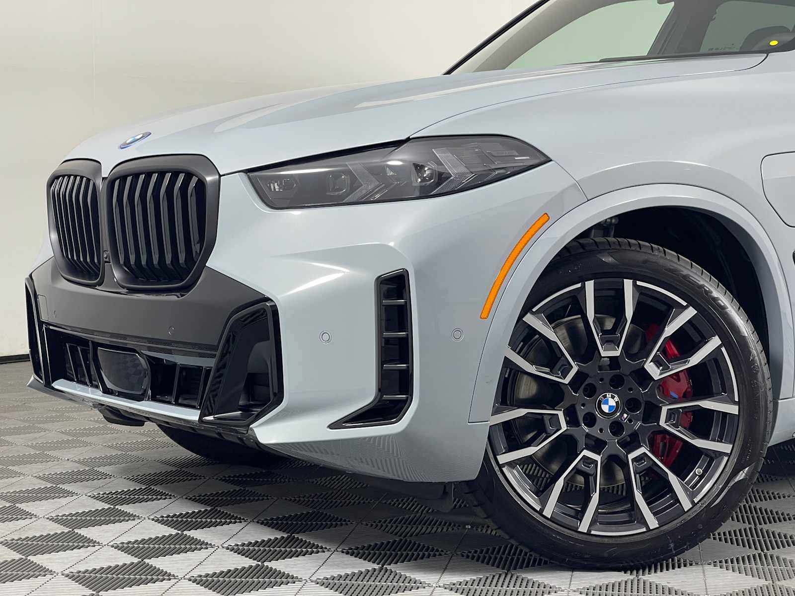 New 2026 BMW X5 xDrive50e w/ M Sport Package image 2