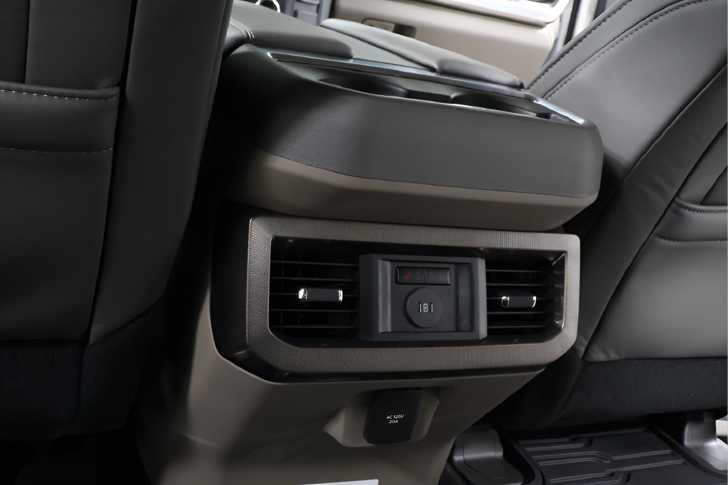 New 2027 Ford F250 Platinum w/ Platinum Plus Package AWD/4WD image 26