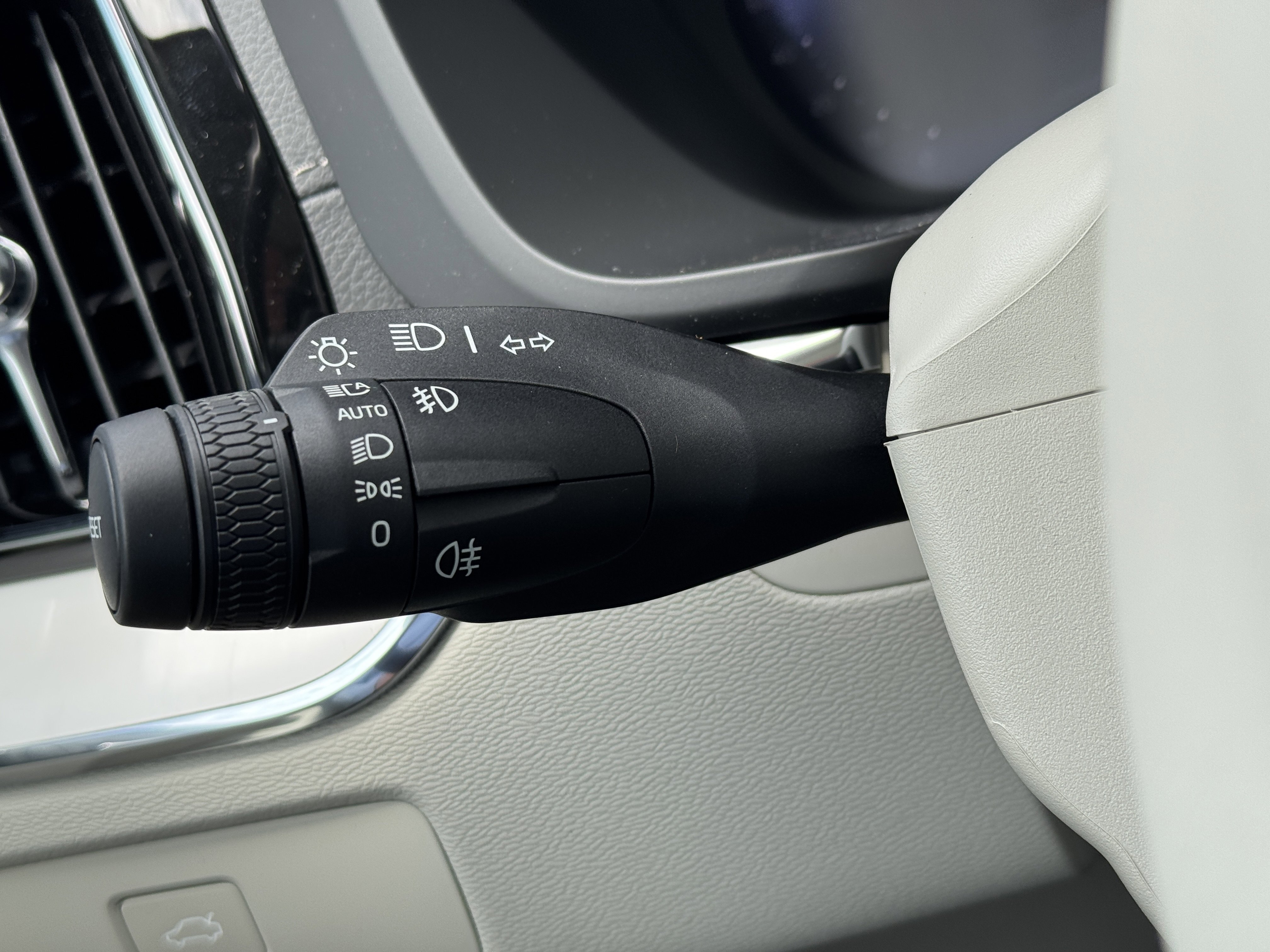 New 2026 Volvo XC60 B5 Ultra w/ Climate Package image 29