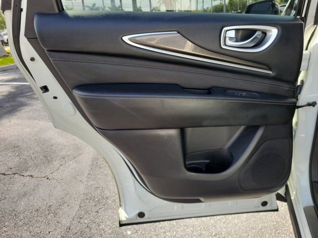 Used 2019 INFINITI QX60 Luxe w/ Essential Package image 10