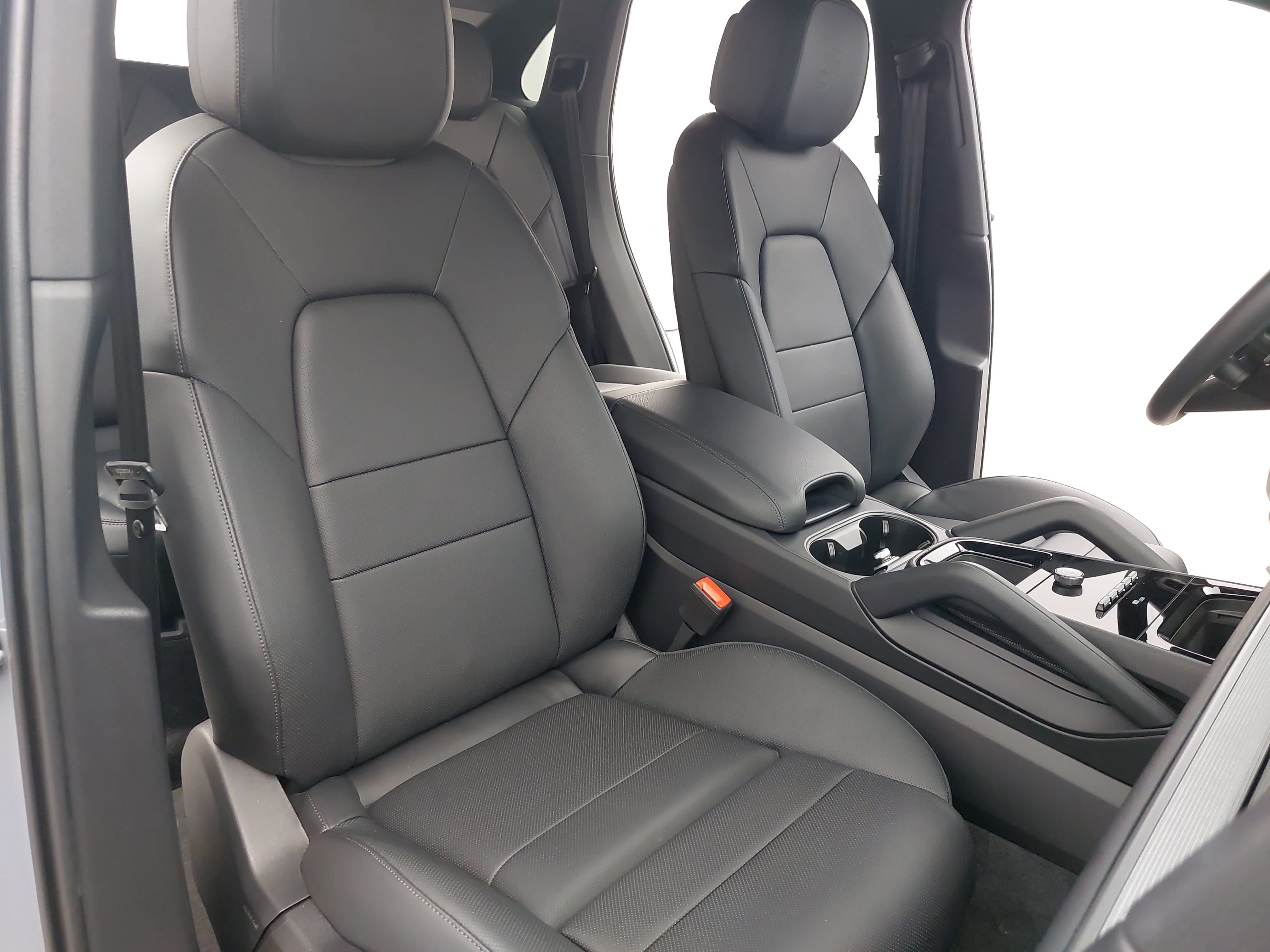 Certified 2026 Porsche Cayenne AWD/4WD image 12