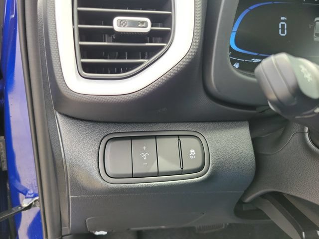 Used 2025 Hyundai Venue Limited FWD image 18