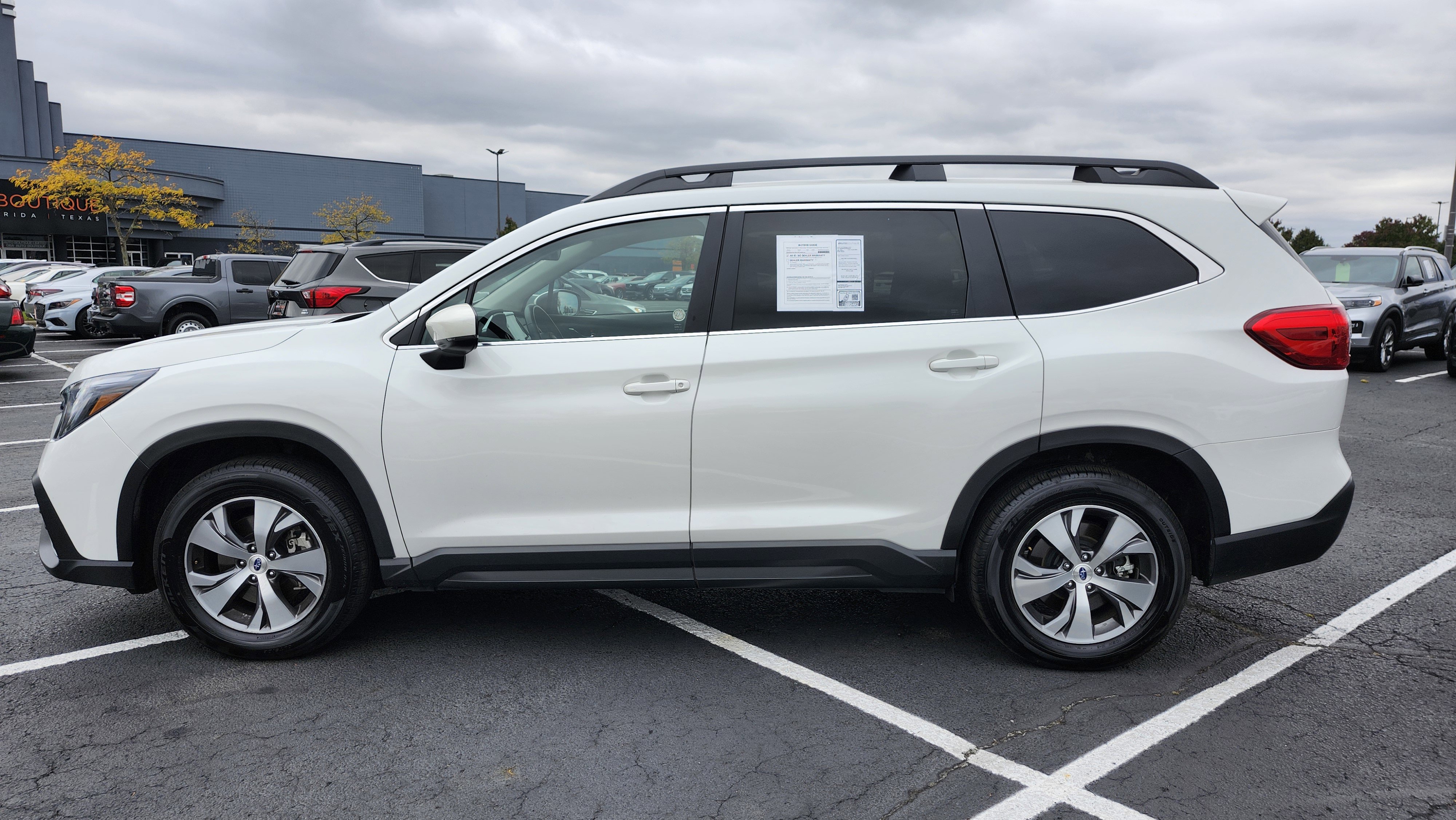 Used 2025 Subaru Ascent Premium image 8