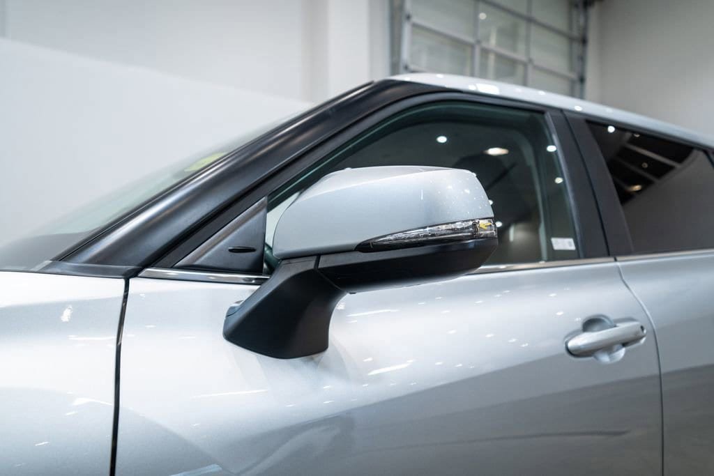 Used 2023 Toyota Highlander LE FWD image 12