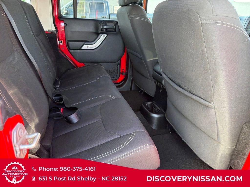 Used 2017 Jeep Wrangler Unlimited Sahara w/ Connectivity Group image 7