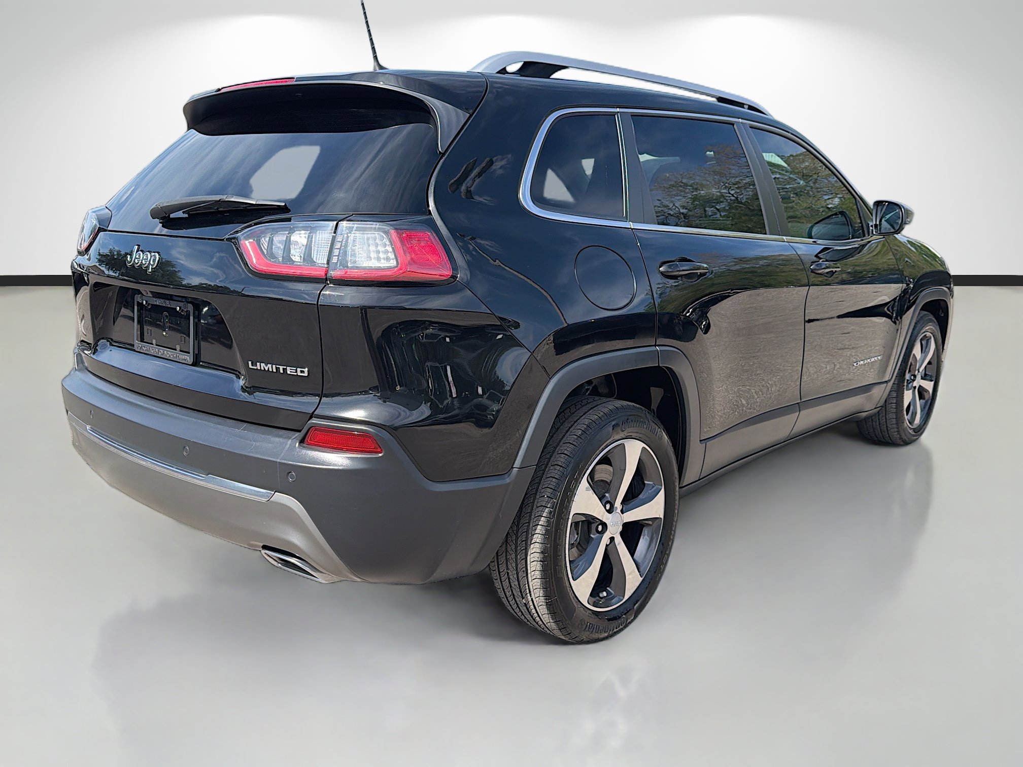 Used 2019 Jeep Cherokee Limited FWD image 3
