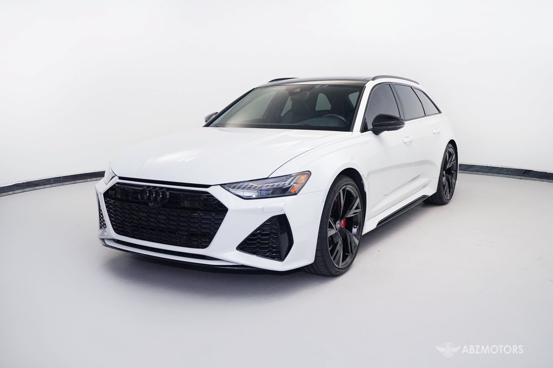 Used 2021 Audi RS 6 w/ Executive Package AWD/4WD image 2