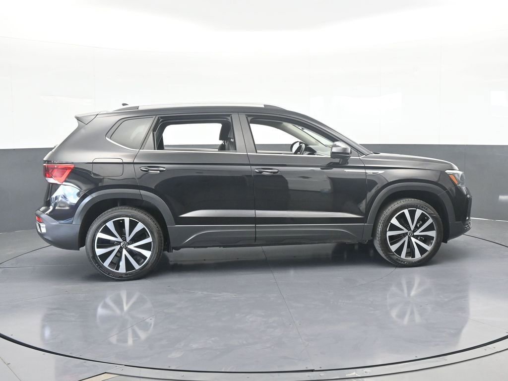 Used 2024 Volkswagen Taos SE image 7