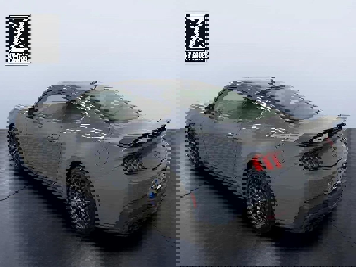 Used 2024 Ford Mustang Dark Horse image 4