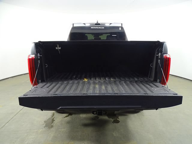Used 2022 Toyota Tundra SR5 w/ SR5 Convenience Package AWD/4WD image 12