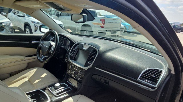 Used 2015 Chrysler 300 Limited RWD image 27