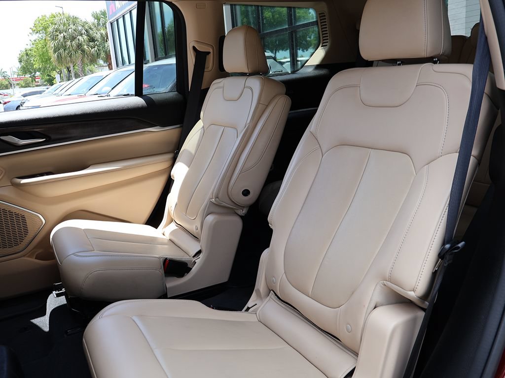 Used 2022 Jeep Grand Cherokee L Limited AWD/4WD image 40