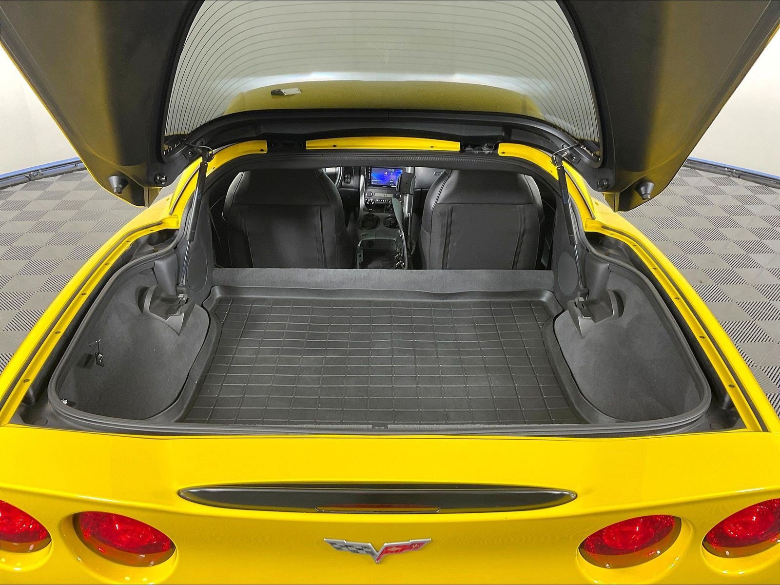 Used 2006 Chevrolet Corvette Coupe w/ Preferred Equipment Group RWD image 31