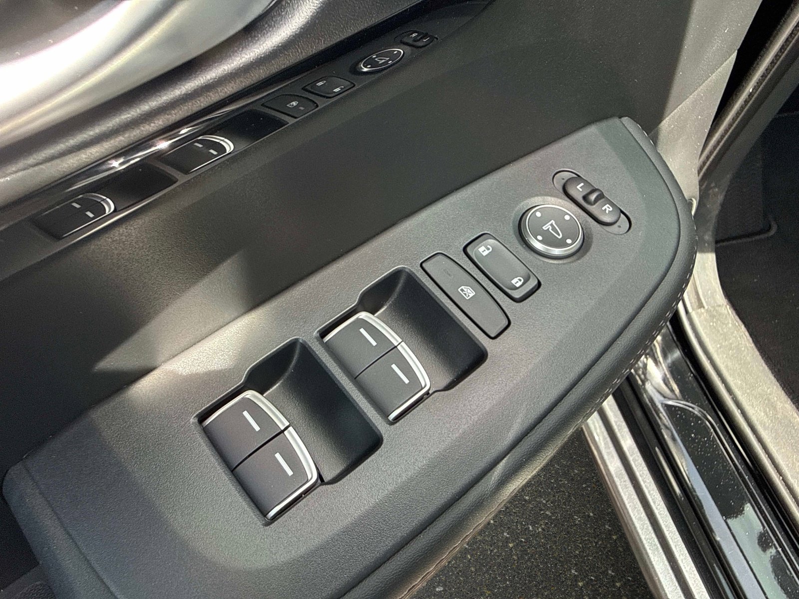 Used 2025 Acura ADX FWD image 27