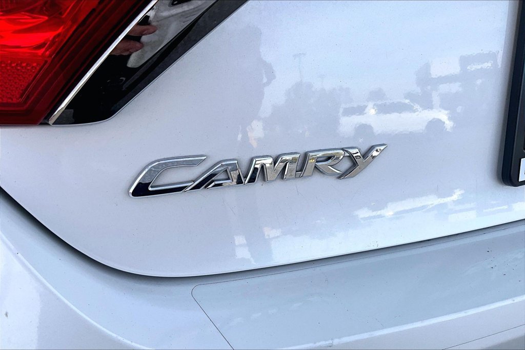 Used 2017 Toyota Camry SE FWD image 8