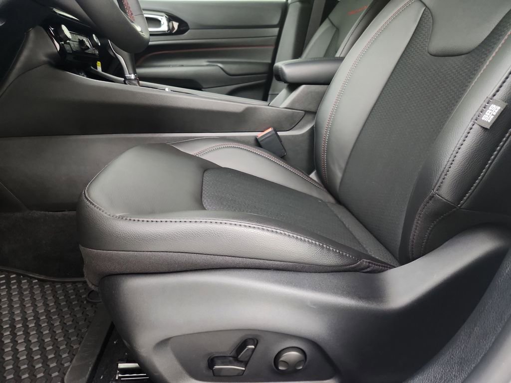 New 2026 Jeep Compass Trailhawk AWD/4WD image 19