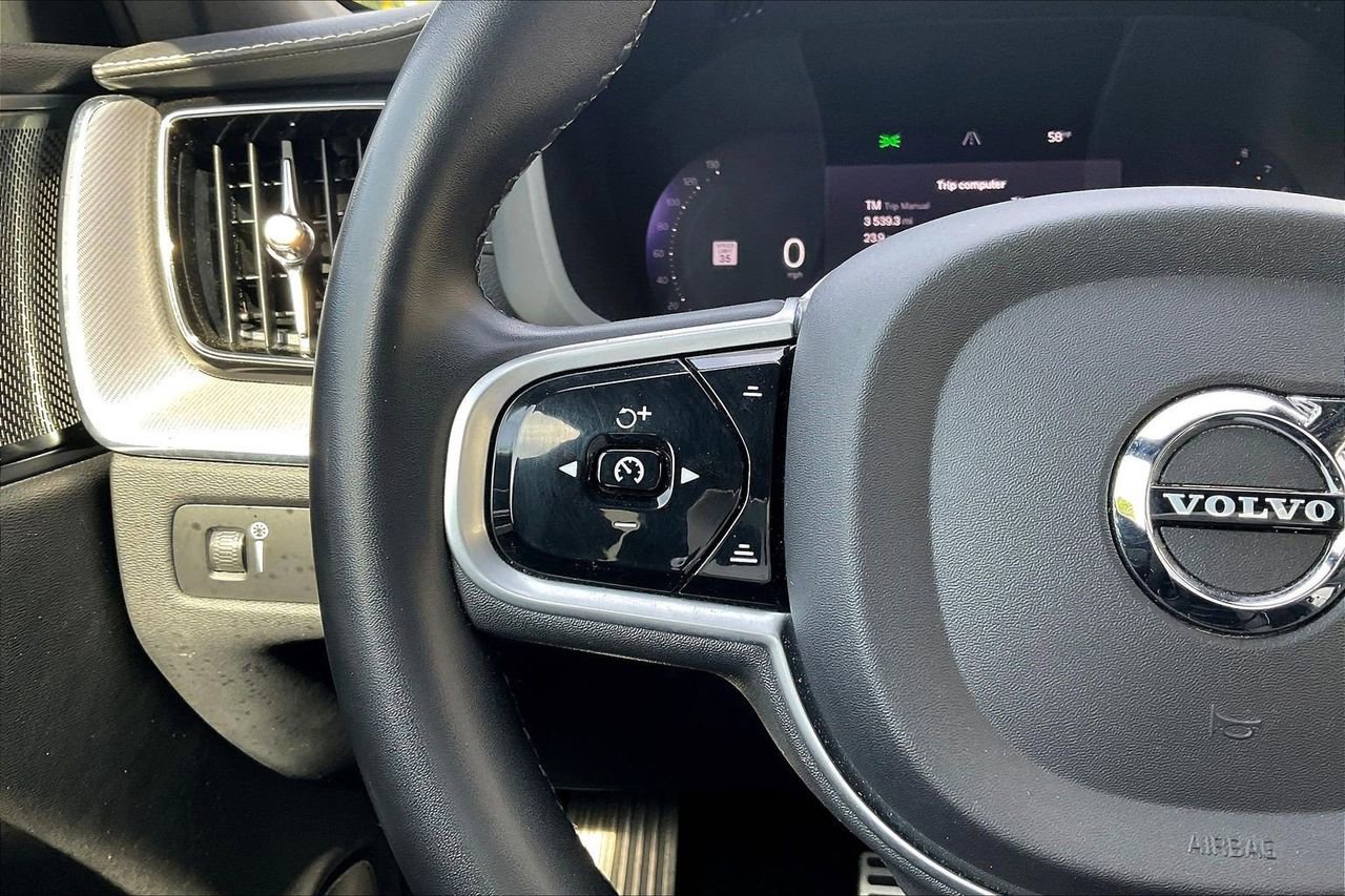 Used 2022 Volvo XC60 B5 R-Design w/ Advanced Package image 30