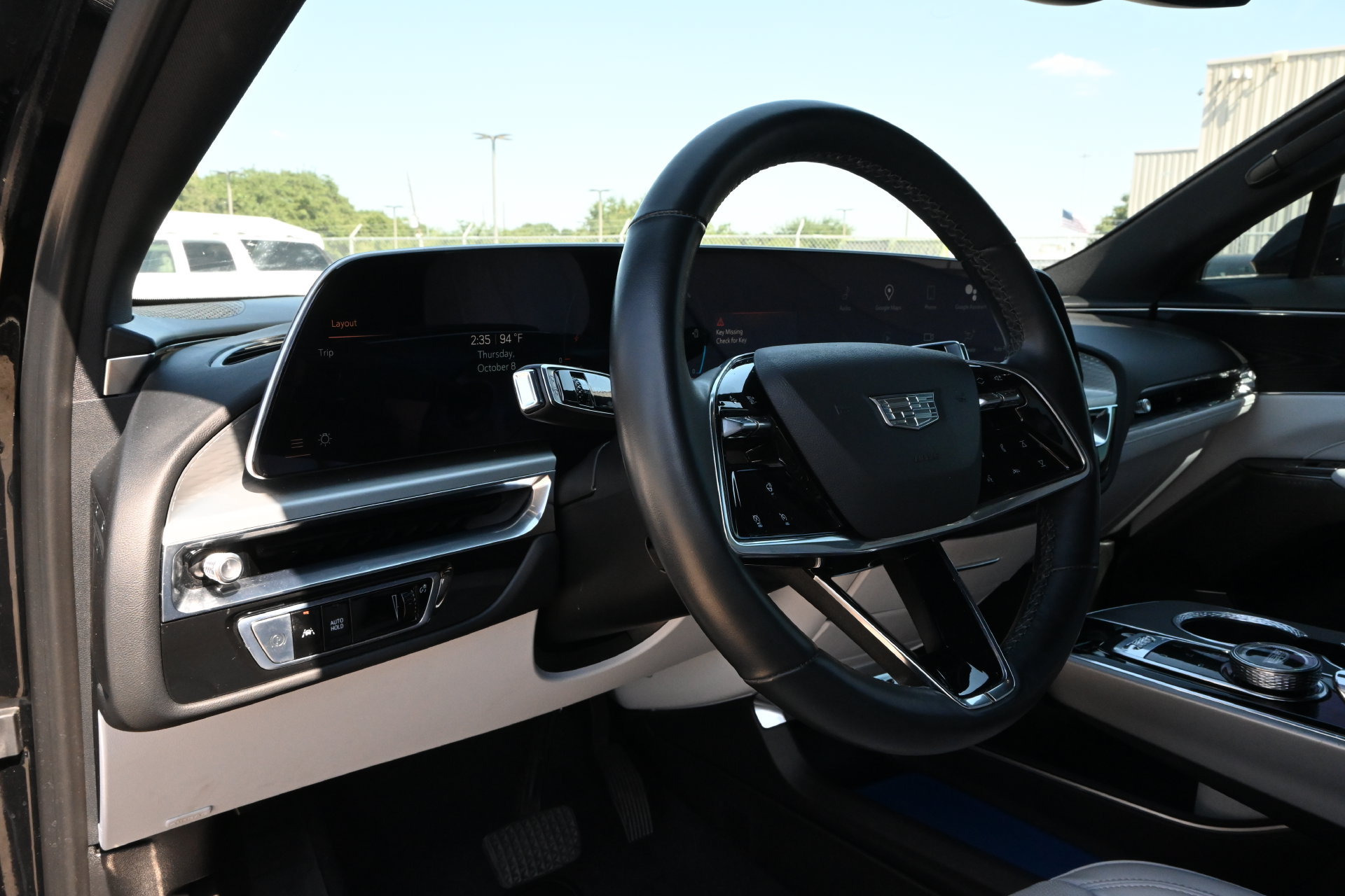 Certified 2024 Cadillac Lyriq Luxury AWD/4WD image 15