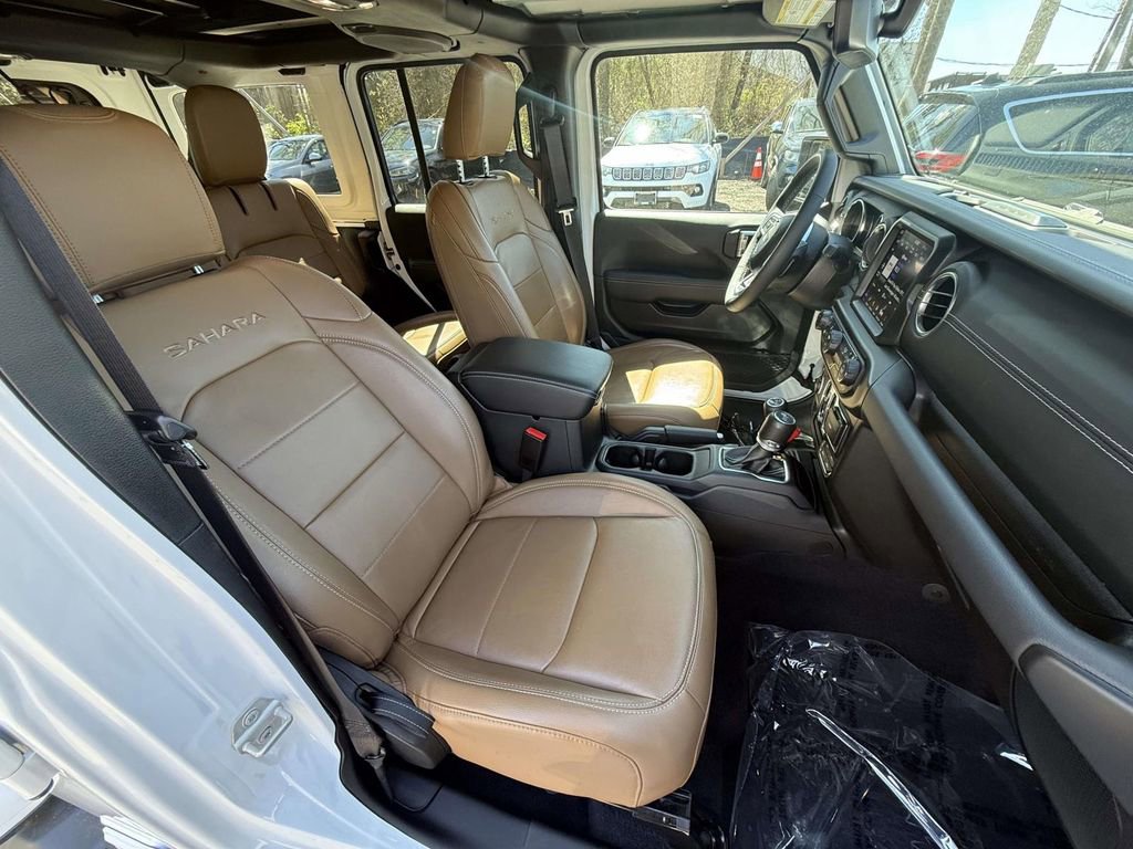 Used 2023 Jeep Wrangler Unlimited Sahara w/ Cold Weather Group image 9