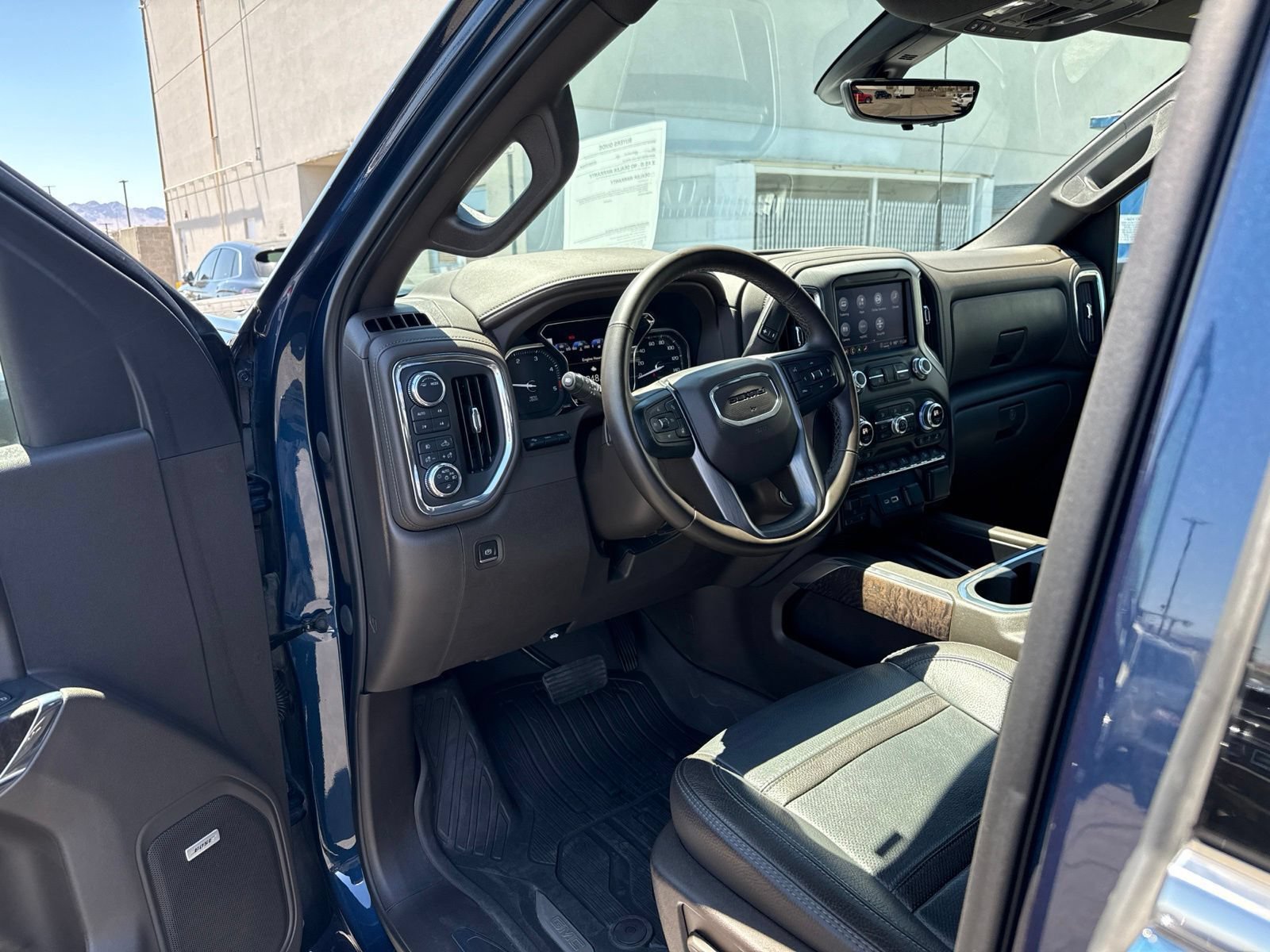 Used 2023 GMC Sierra 3500 Denali w/ Denali Ultimate Package AWD/4WD image 9