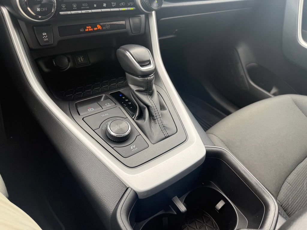 Certified 2025 Toyota RAV4 SE AWD/4WD image 24