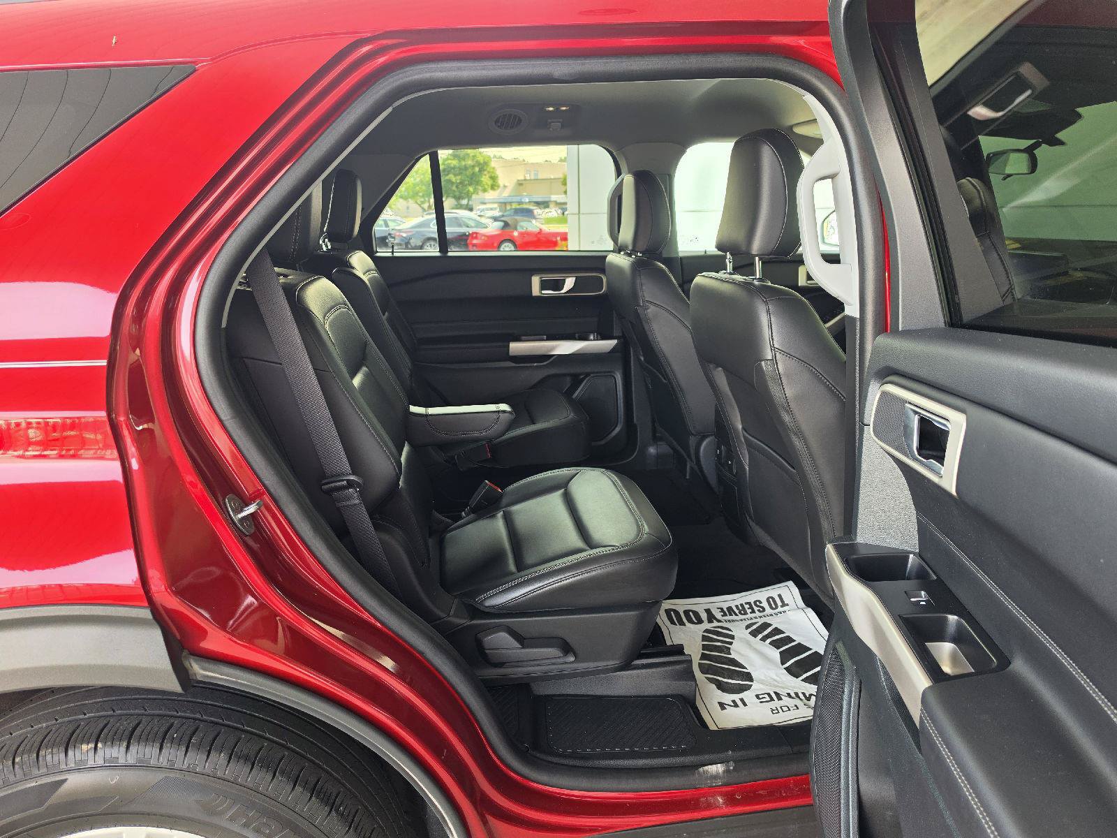 Used 2023 Ford Explorer XLT w/ Equipment Group 202A AWD/4WD image 15