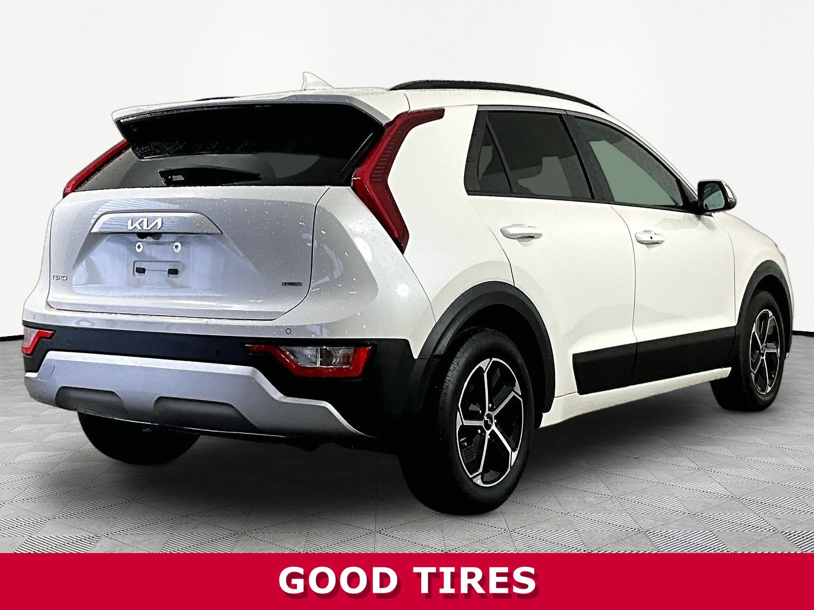 Certified 2024 Kia Niro EX FWD image 6