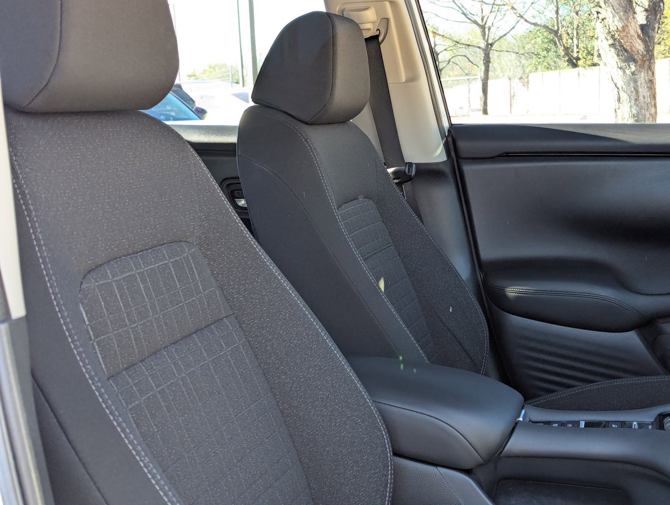 Used 2023 Honda HR-V LX image 30