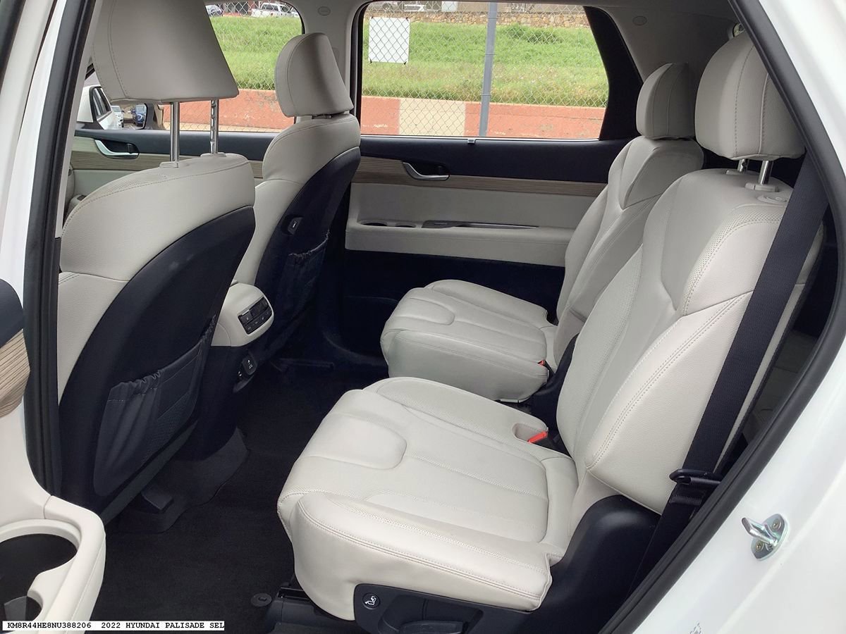 Used 2022 Hyundai Palisade SEL w/ Premium Package FWD image 14