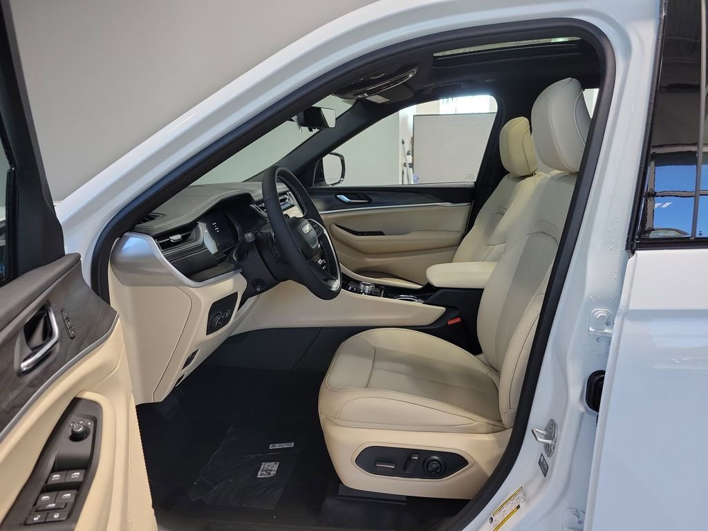 New 2025 Jeep Grand Cherokee L Limited w/ Luxury Tech Group II image 11