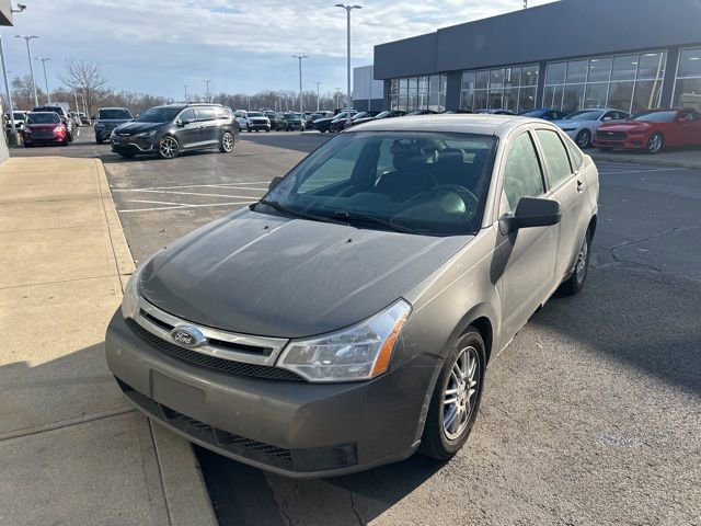 Used 2010 Ford Focus SE image 2