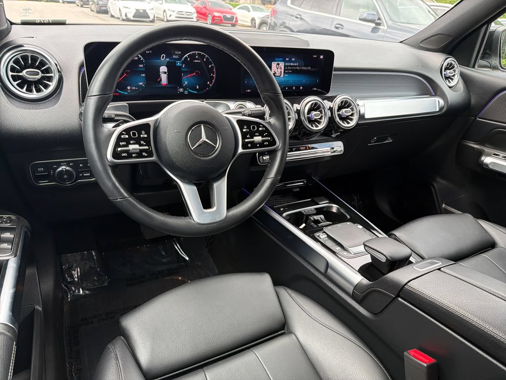 Used 2021 Mercedes-Benz GLB 250 4MATIC w/ Premium Package image 22