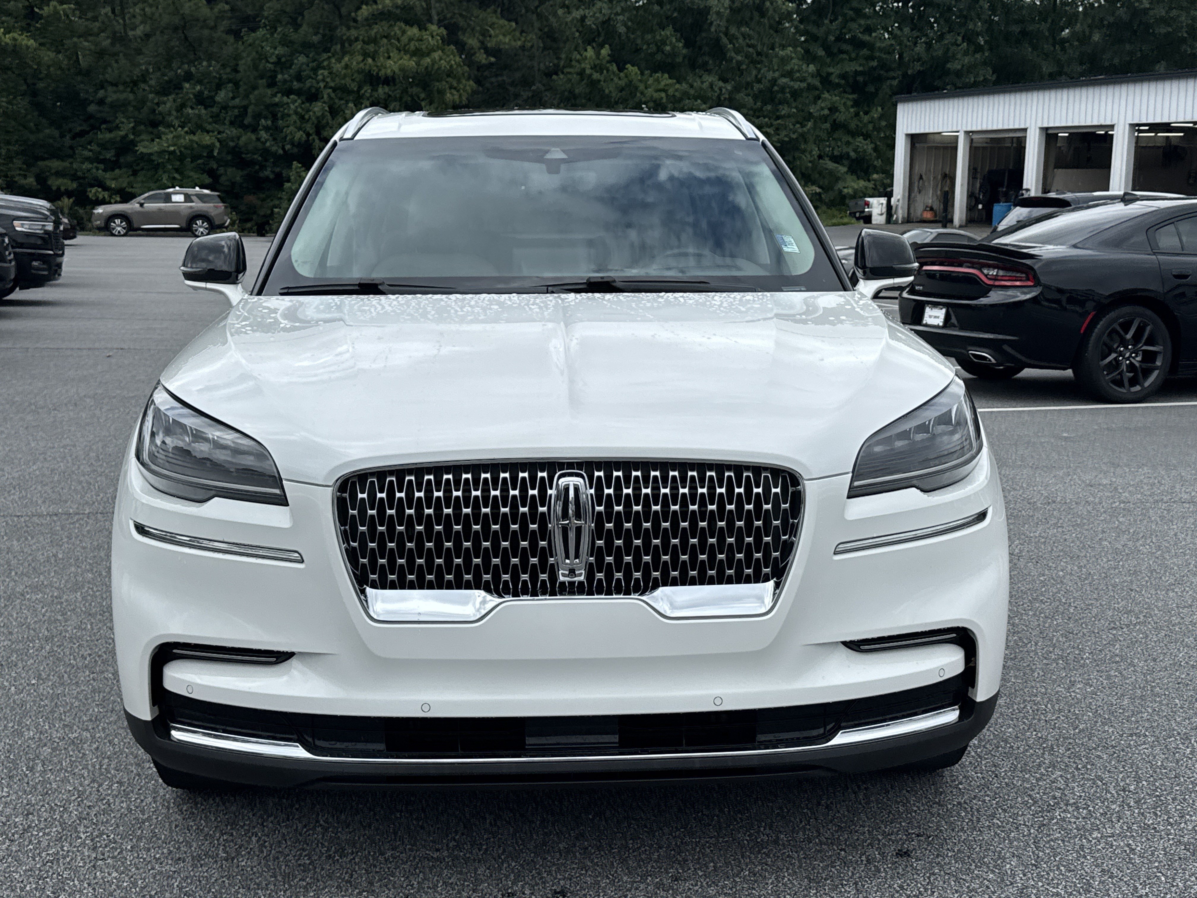 Used 2023 Lincoln Aviator Reserve w/ Equipment Group 201A RWD image 2