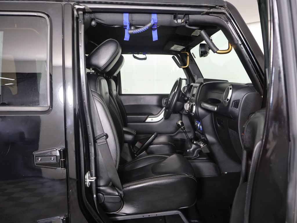 Used 2016 Jeep Wrangler Unlimited Sahara w/ Connectivity Group AWD/4WD image 26