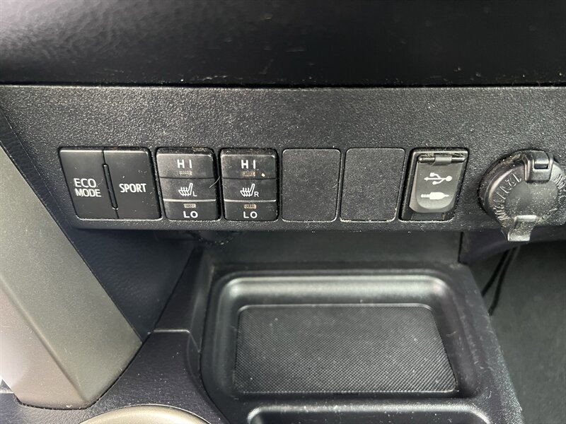 Used 2014 Toyota RAV4 Limited w/ Technology Package AWD/4WD image 17
