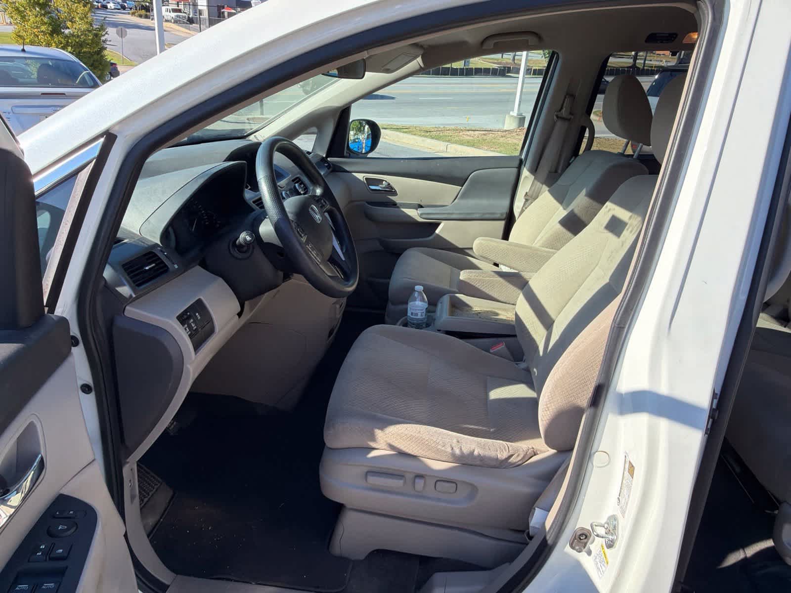 Used 2016 Honda Odyssey SE image 16