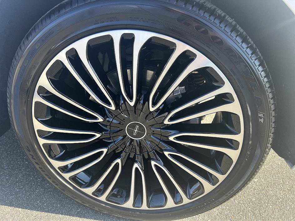 Used 2025 Lincoln Aviator Black Label image 10