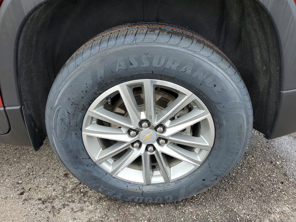 Used 2023 Chevrolet Traverse LT image 32