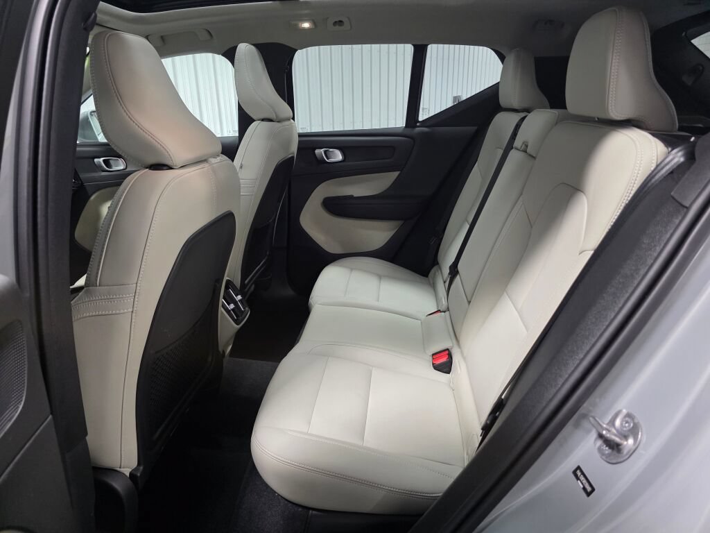 Used 2024 Volvo XC40 B5 Plus AWD/4WD image 10