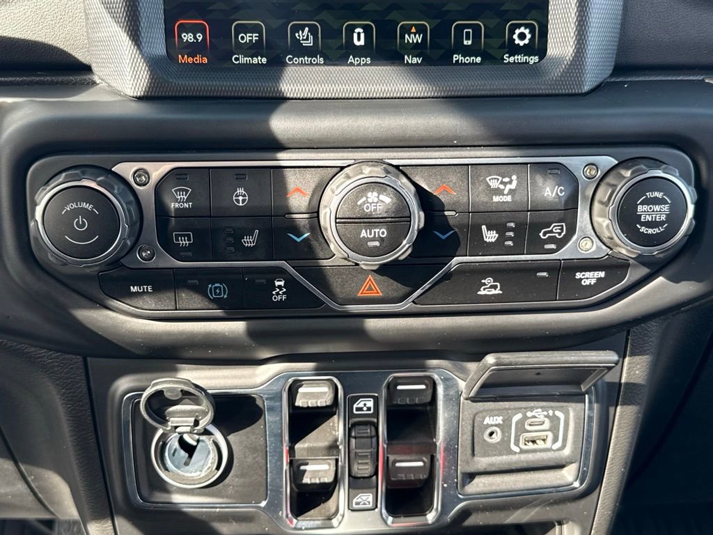 Used 2022 Jeep Wrangler Unlimited Sahara w/ Cold Weather Group AWD/4WD image 30