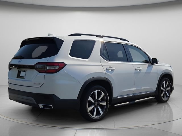 Used 2023 Honda Pilot Touring image 7