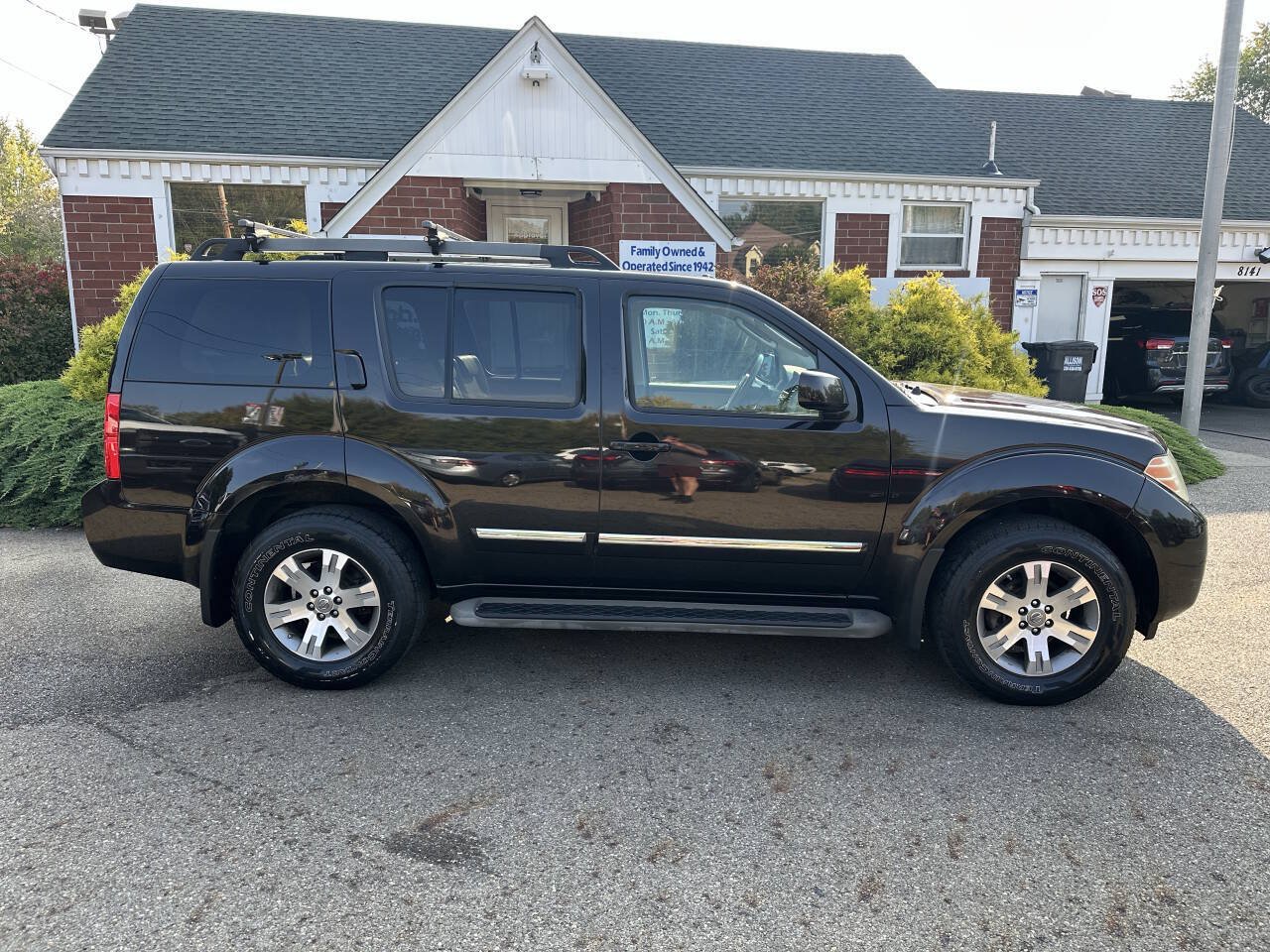 Used 2011 Nissan Pathfinder Silver AWD/4WD image 9