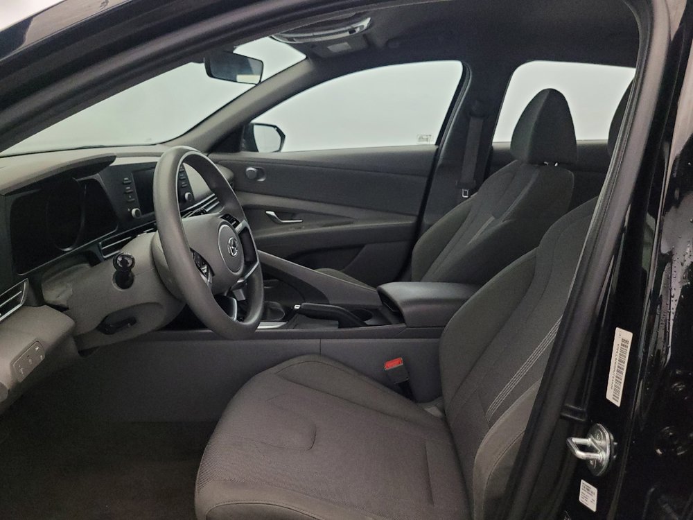 Used 2021 Hyundai Elantra SE w/ Cargo Package FWD image 17