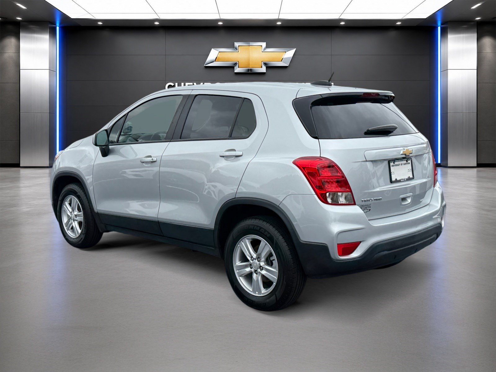Used 2022 Chevrolet Trax LS w/ Tint and Cruise Package AWD/4WD image 7