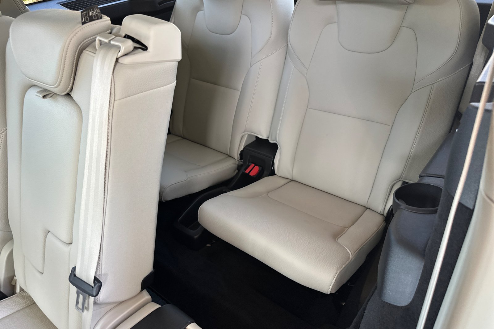 Certified 2025 Volvo XC90 B6 Plus w/ Protection Package Premier AWD/4WD image 17