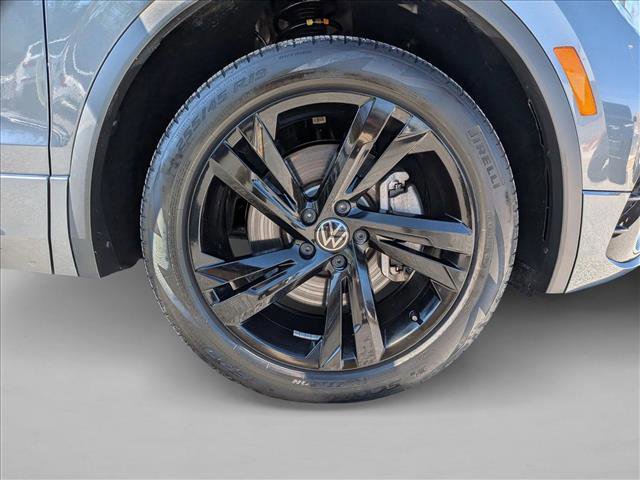 Used 2023 Volkswagen Tiguan SE R-Line image 27